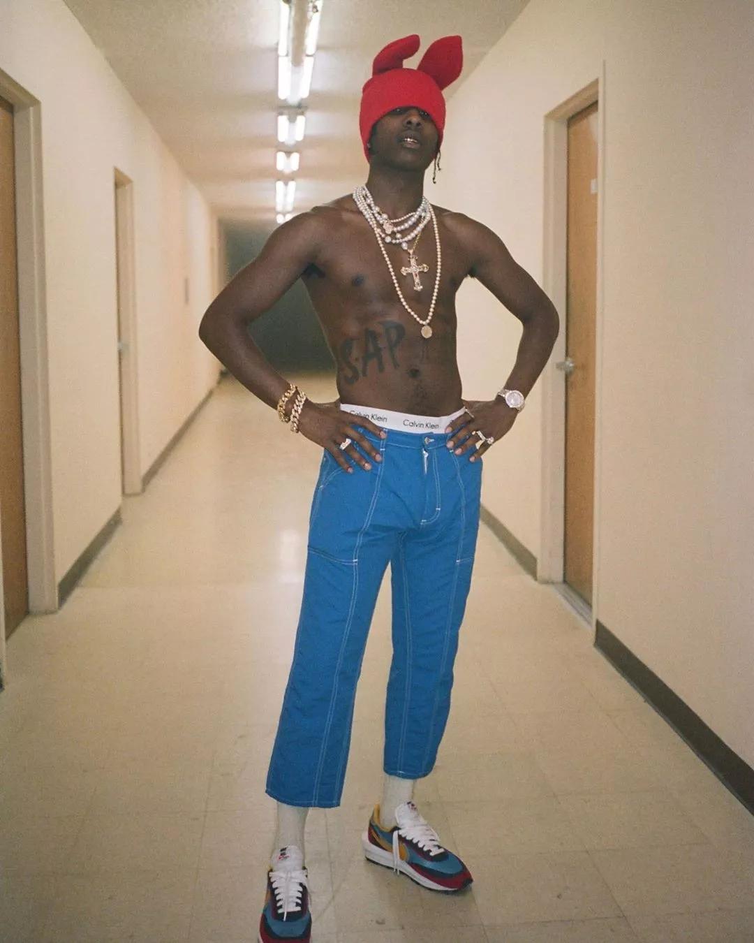 人称「Bra收割机」的他，又回监狱了！丨SOFRSHBOY