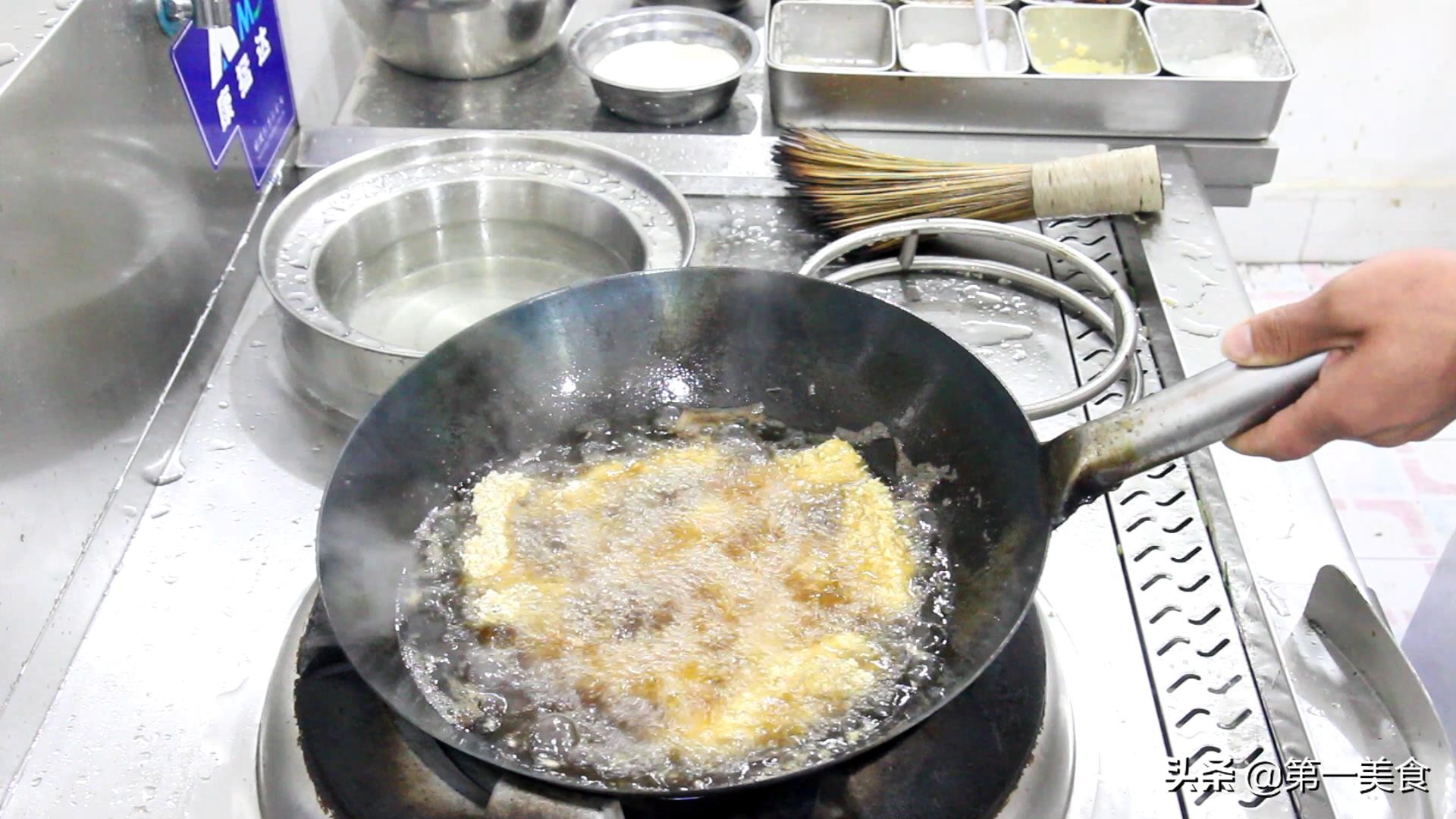 蒜香排骨厨师腌制,厨师长手把手演示蒜香排骨做法