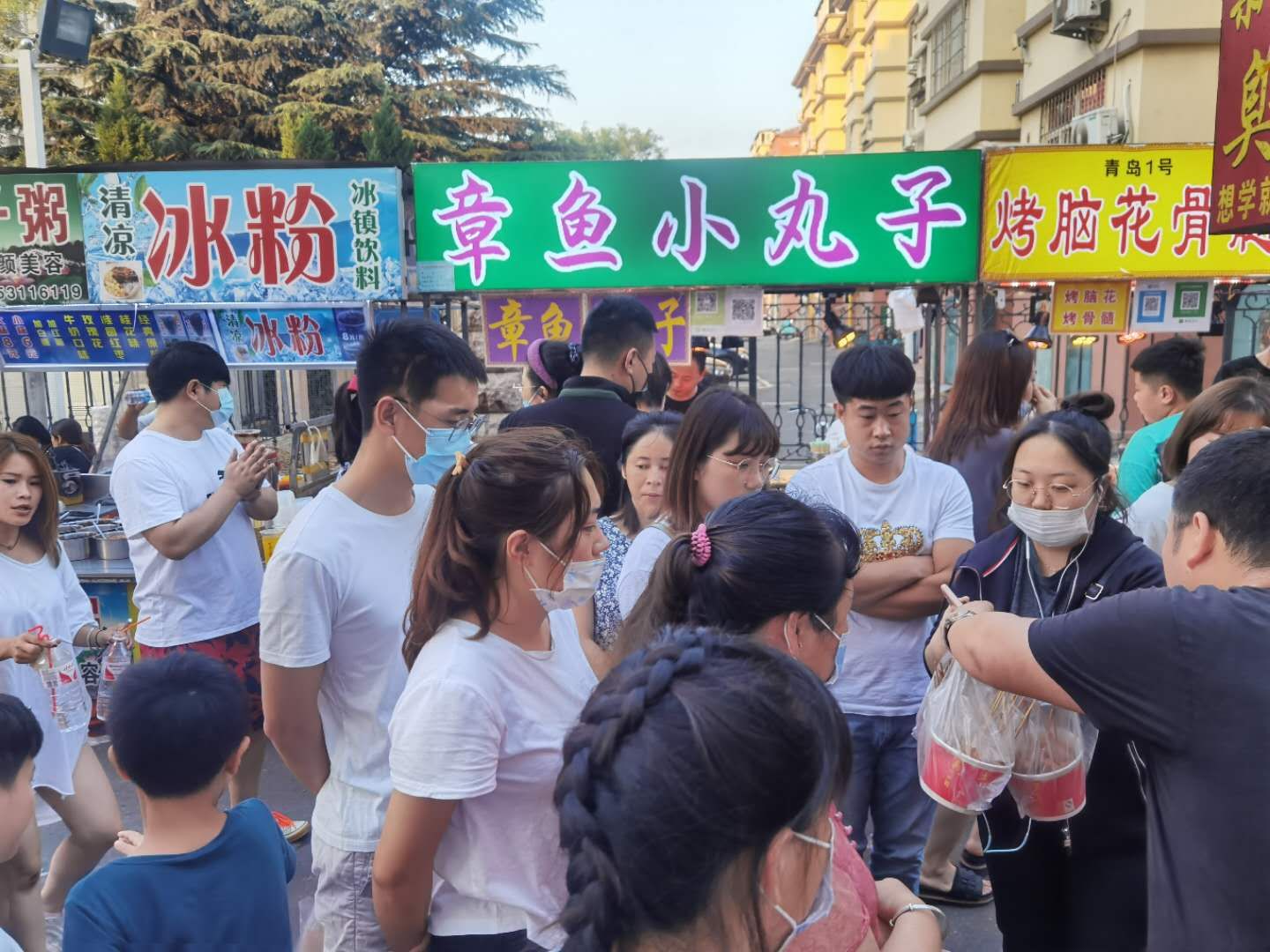 青岛三大夜市哪个在黄岛区,青岛最好的夜市在哪