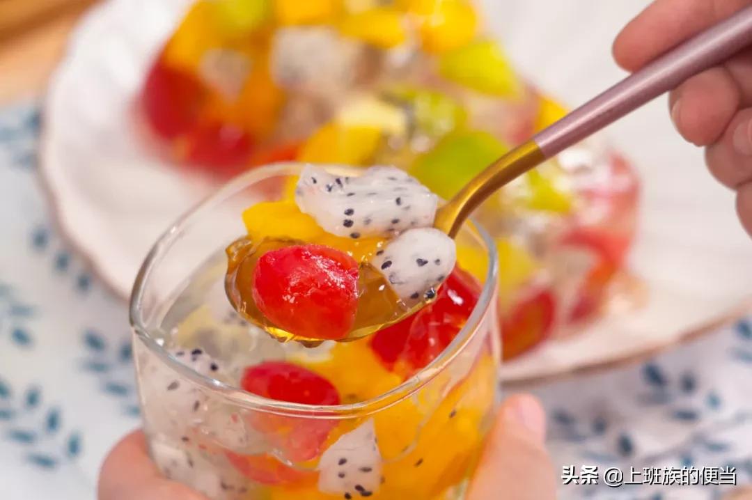 如何自己在家制作冰凉解暑的果冻,夏天自制果冻的做法