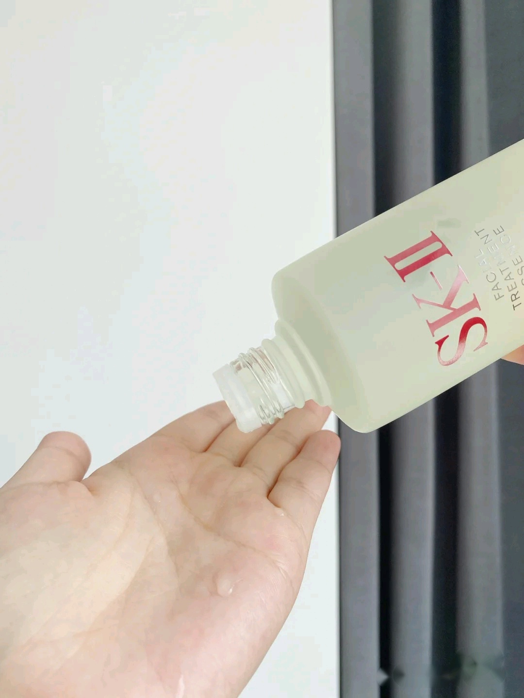 sk2小红瓶精华适合油痘肌吗,sk2大红瓶面霜干皮适合哪一款