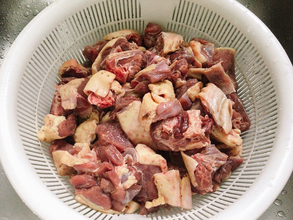 夏季吃鸭肉好还是鸡肉好,夏季吃鸭肉有什么好处