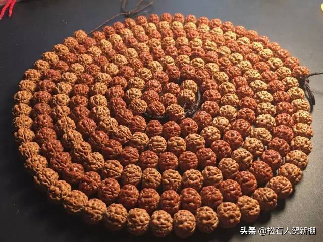 盘了100年的文玩核桃能卖多少钱,盘了1年的金刚