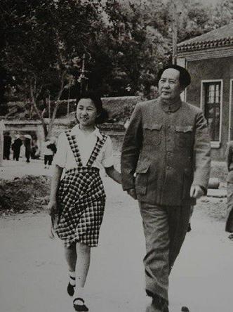 1950年高层贪官建小二楼,惹毛主席震怒,毛主席:拉出去枪毙