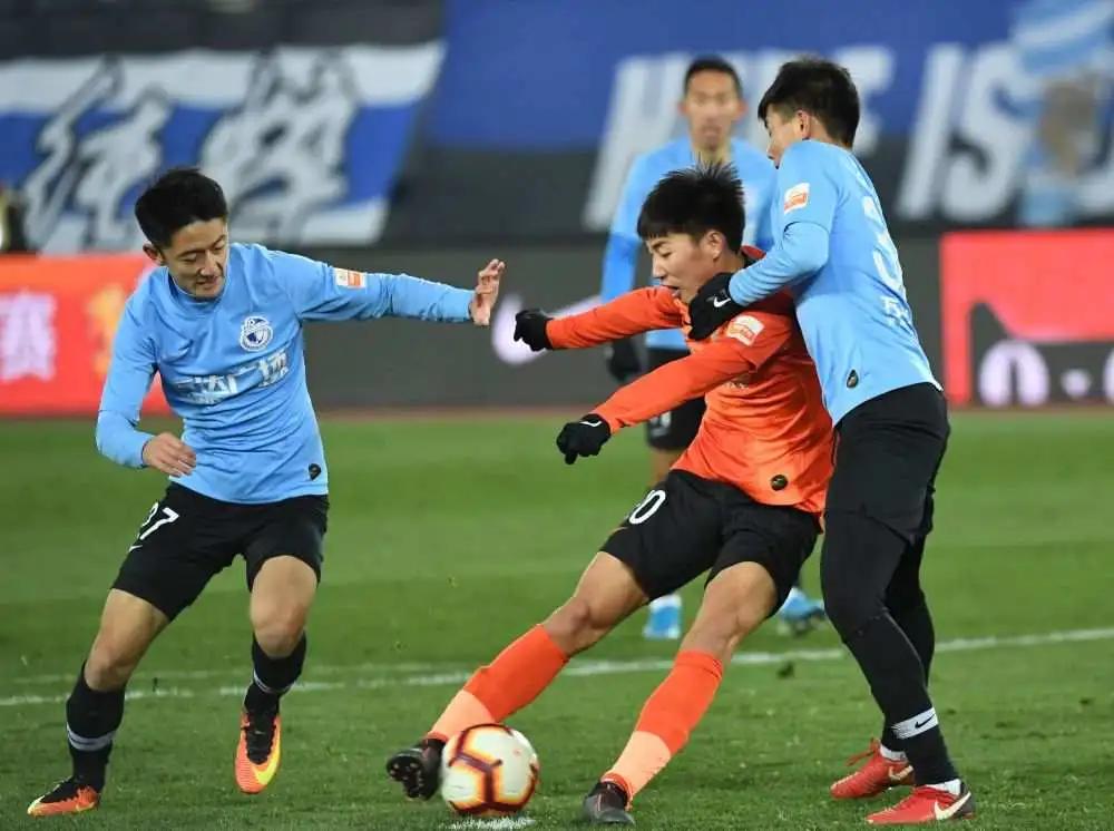 中超或将再次降薪球员表态,中超拒绝降薪的俱乐部