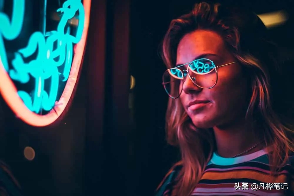 霓虹灯摄影：拍摄霓虹灯的最佳技巧