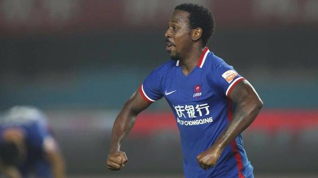 终于来了！恒大27岁锋霸穿19号球衣亮相，4年前撕碎恒大防线