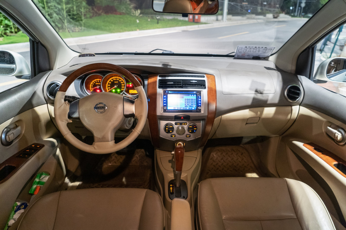 11年日产骏逸七座车,日产骏逸与骊威7座差别