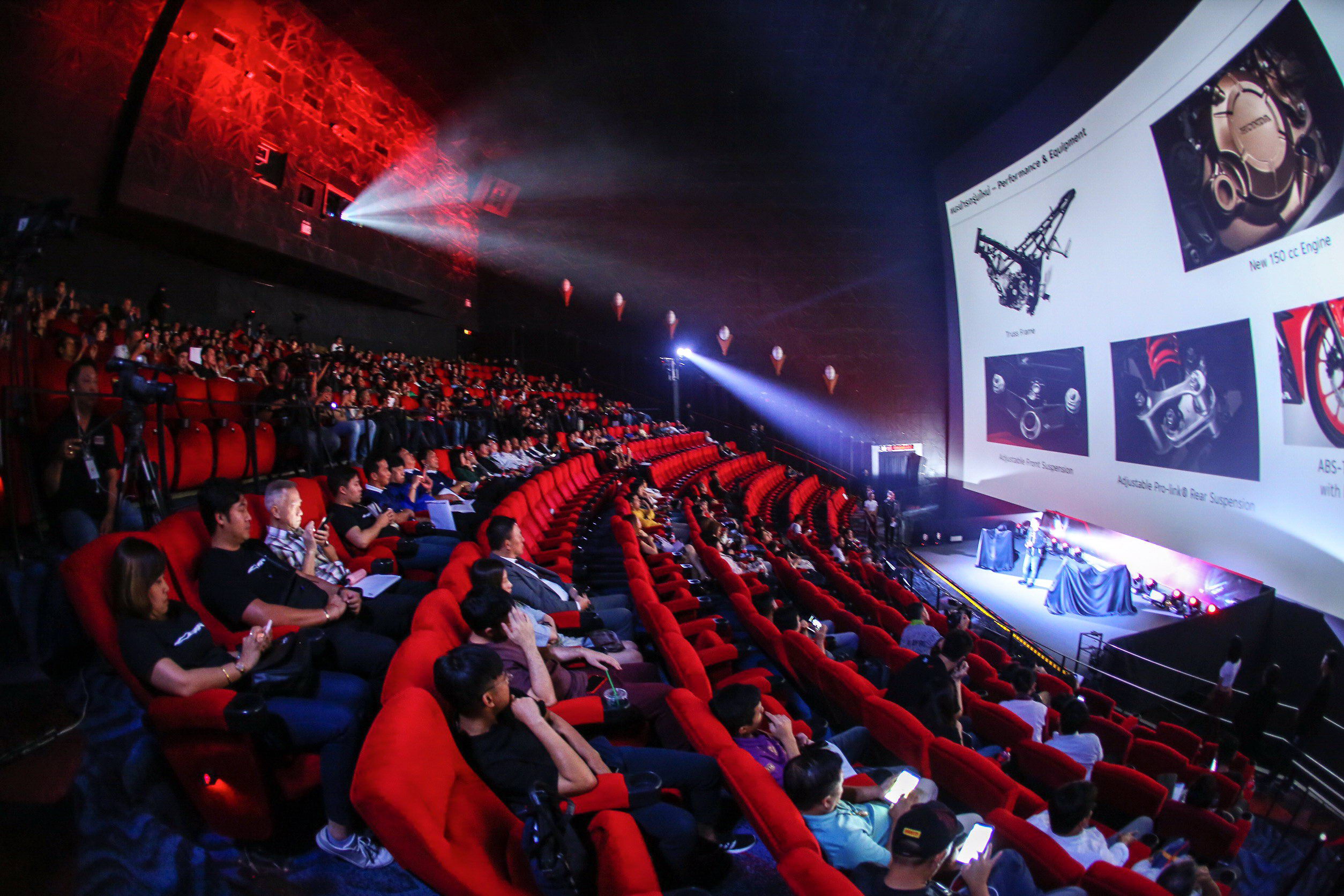 honda新一代cbr1000rr赛车亮相,本田cbr250rr中国上市