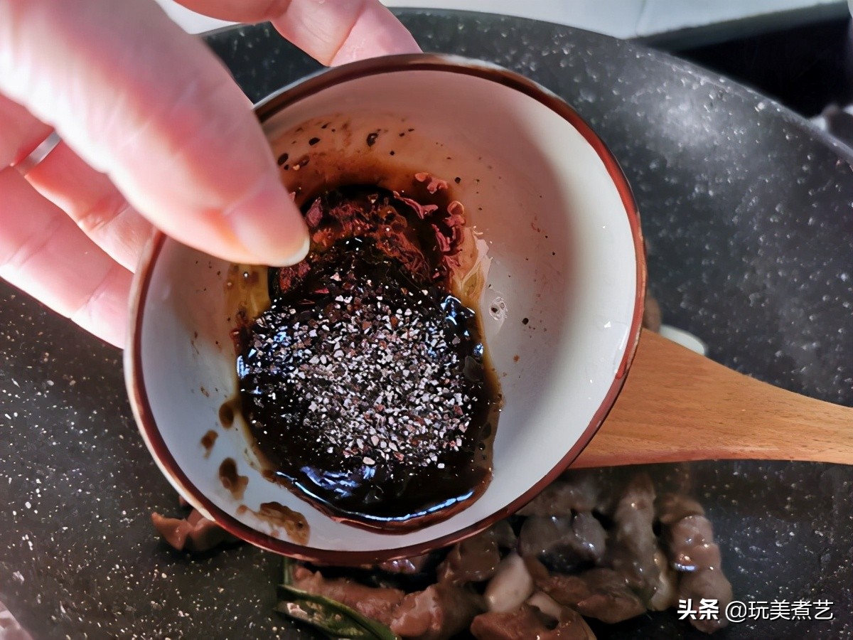 太经典的一道家常菜,每年芦笋一上市,餐桌必有它