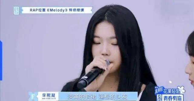 淡黄的长裙蓬松的头发为什么火,淡黄的长裙蓬松的头发完整版原音