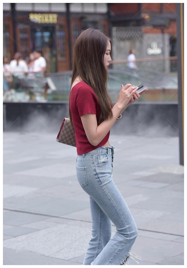 穿牛仔裤的小姐姐腰有多细,好身材牛仔裤小姐姐