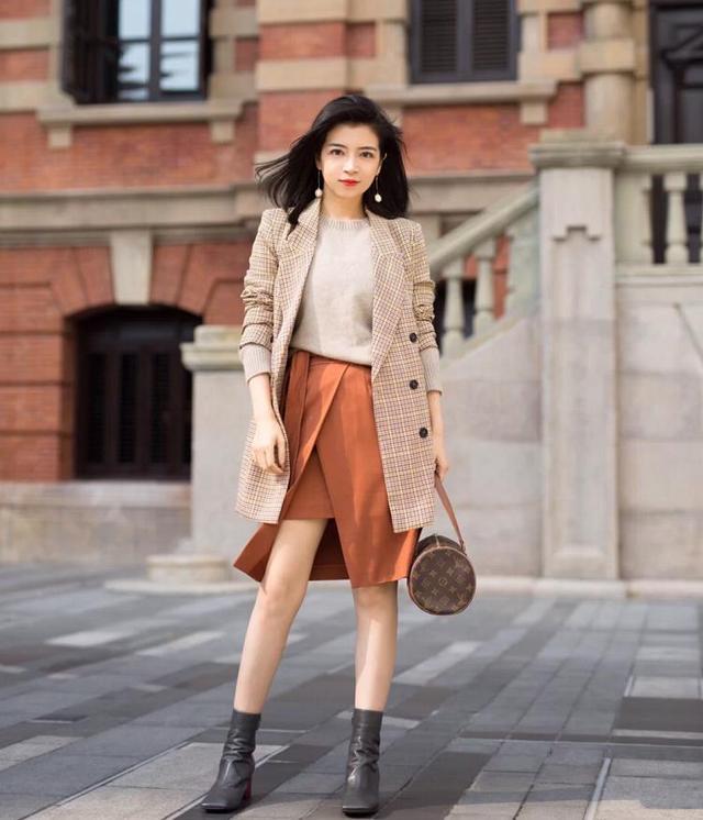 开春这样穿清新又有质感毛衣,毛衣这样穿再普通的毛衣也时髦