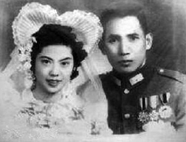 王耀武特赦出狱，周恩来帮他找到家人，女儿却递给他一纸离婚协议