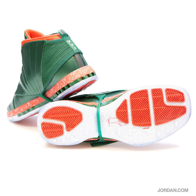 nba球员圣诞节穿什么鞋,nba球星平时穿什么鞋