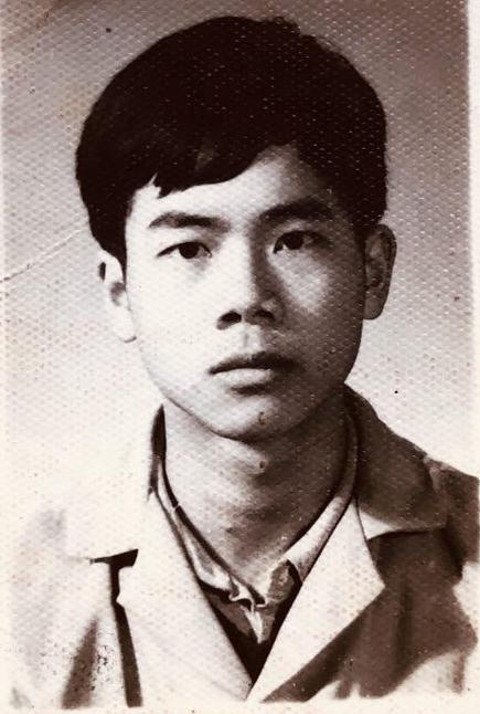 光头十年不剪发留多长,十年老光头