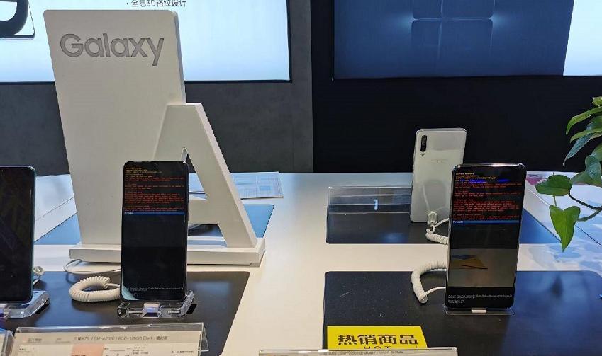 前五年的三星手机黑屏一直死机,三星手机出现乱码的原因