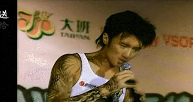 谢霆锋王菲复合后牵手视频,谢霆锋说不会结婚的视频