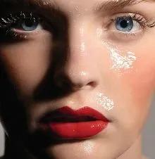 面部皮肤老是发红怎么回事,脸一直发红发热怎么办