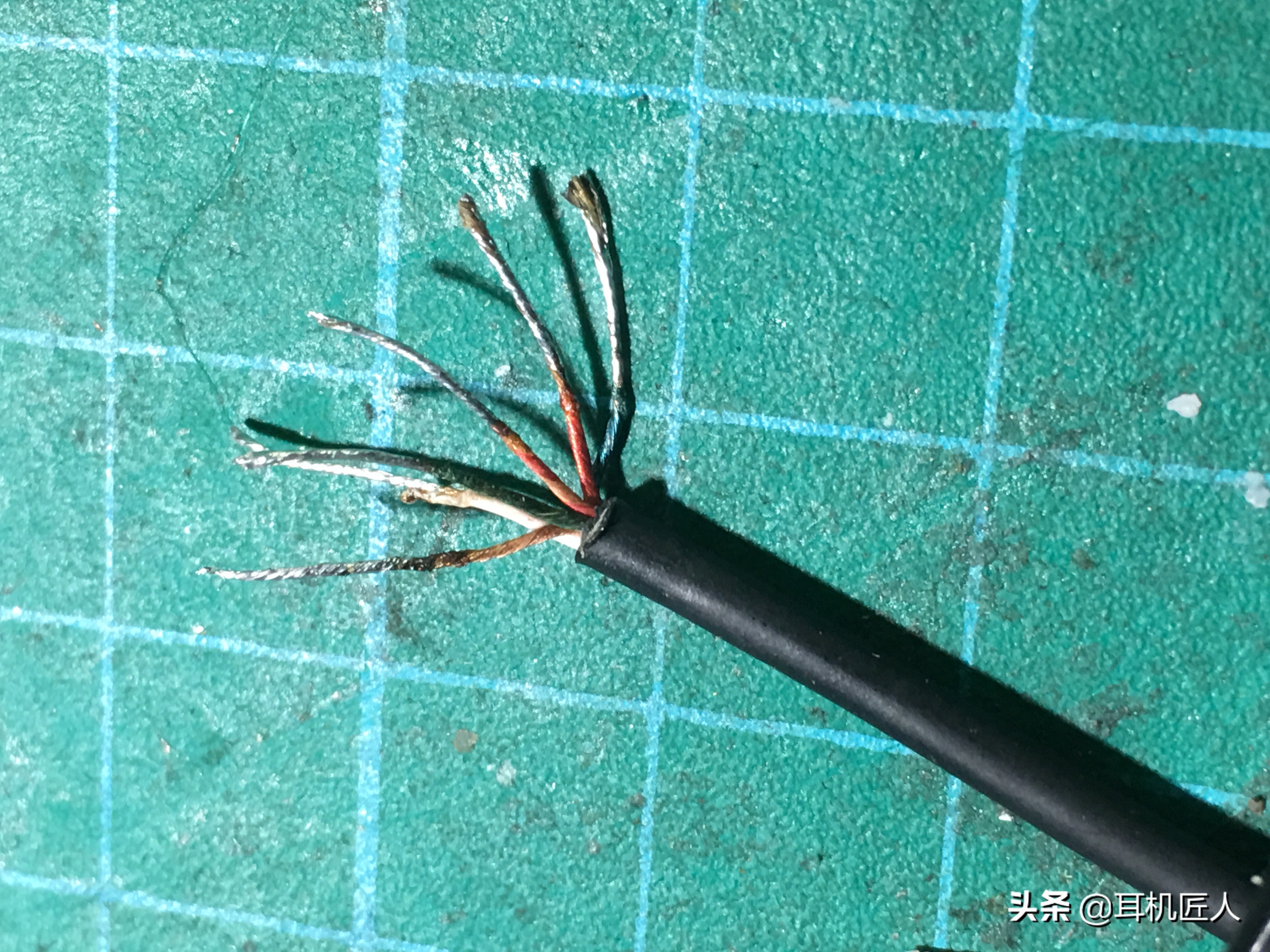 小米耳机只有音乐怎么回事,小米耳机有一边不能充电