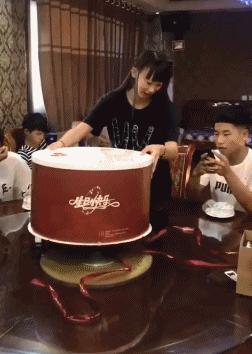 男的练瑜伽搞笑,男的去瑜伽店学瑜伽搞笑视频