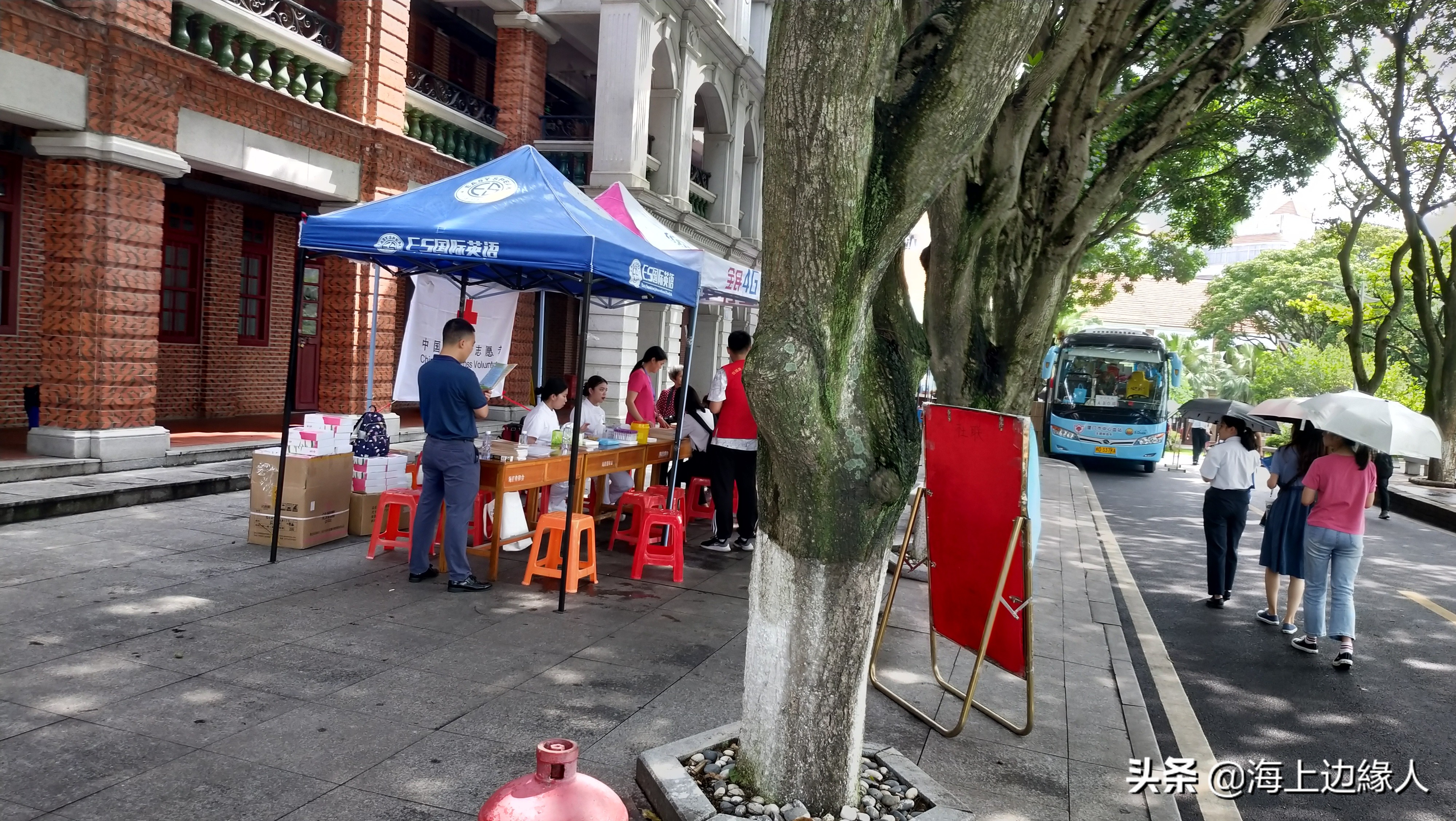 献血车到大学一定要献血吗,献血车能开进校园吗