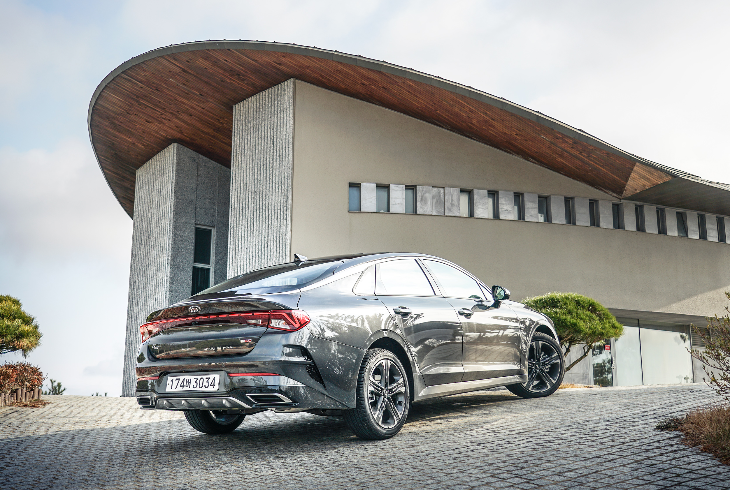 最新款起亚k5驾驶感受,全新起亚k5重回颜值巅峰