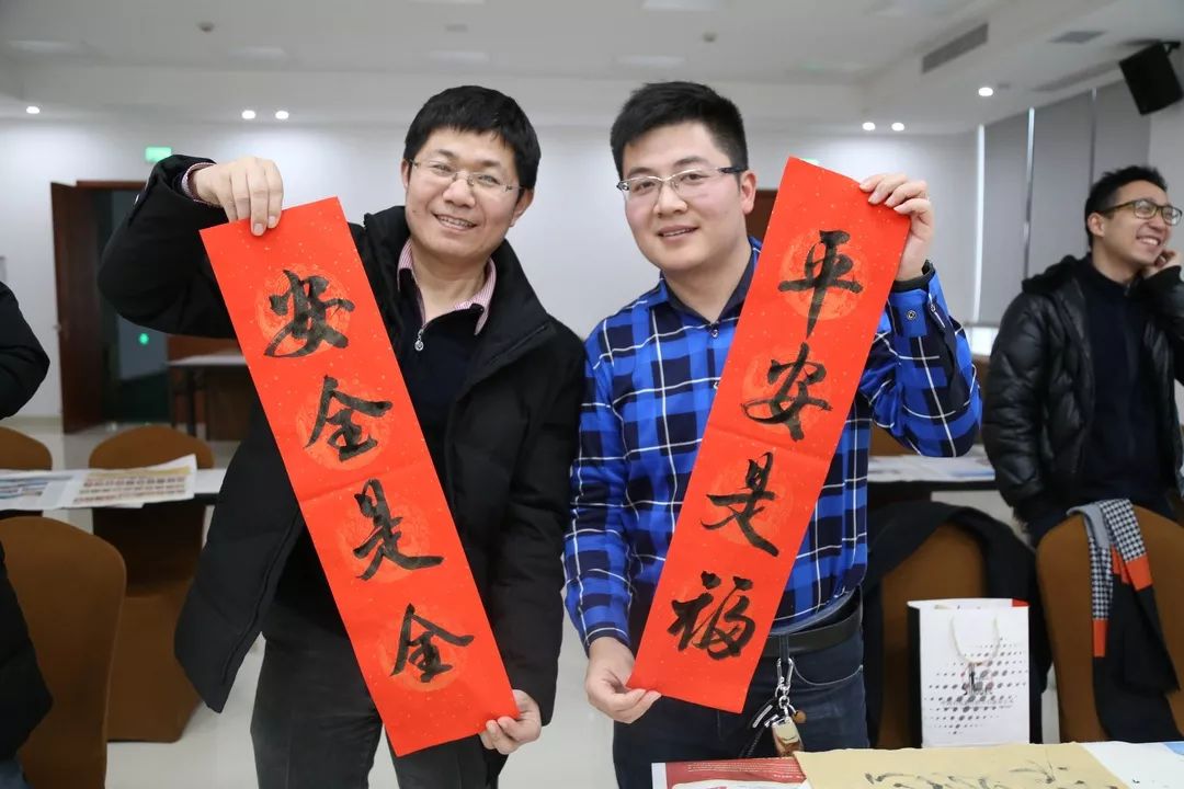 贴春联吉祥话100句,贴春联的精彩瞬间