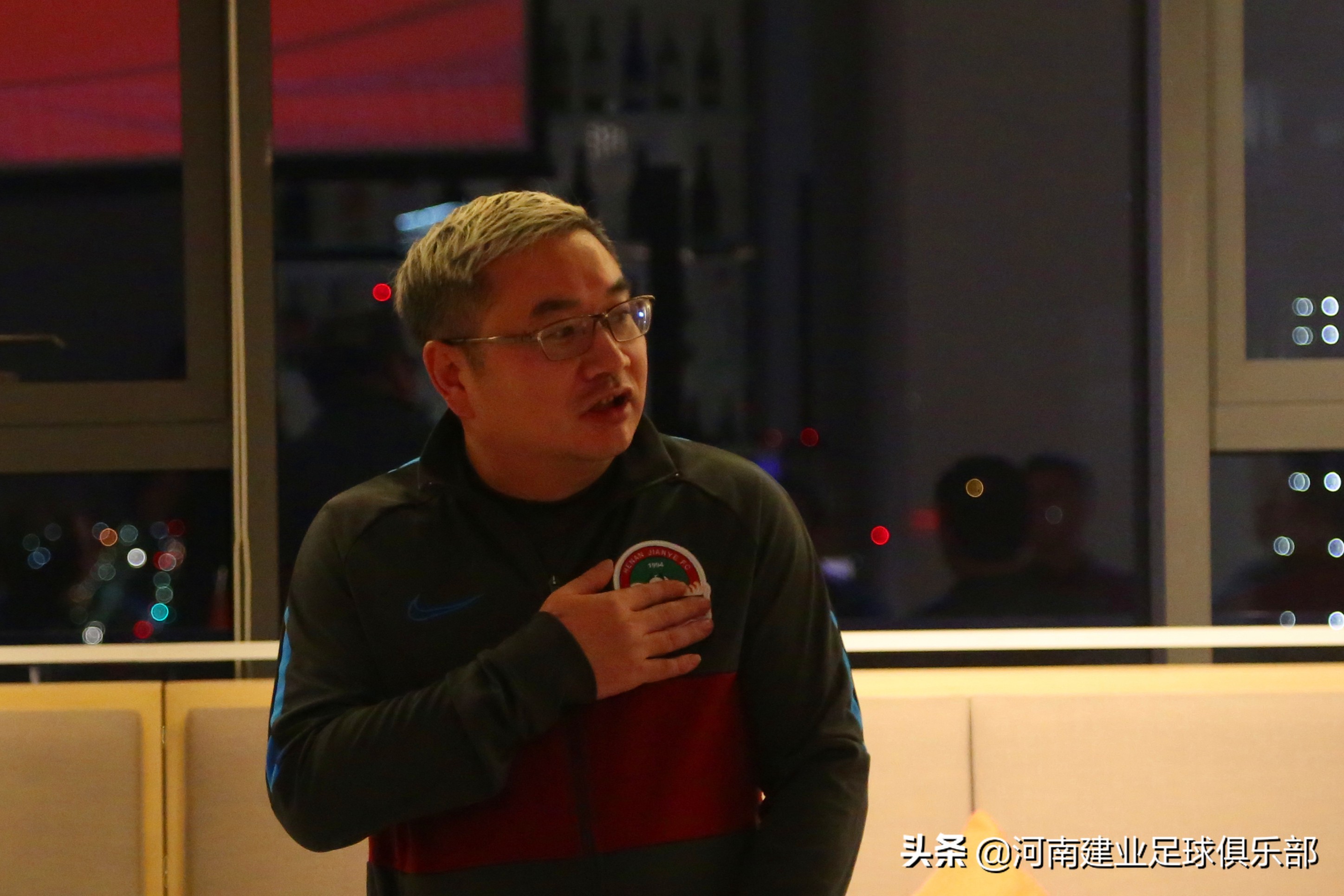 团聚和相聚,团结力量共克时艰