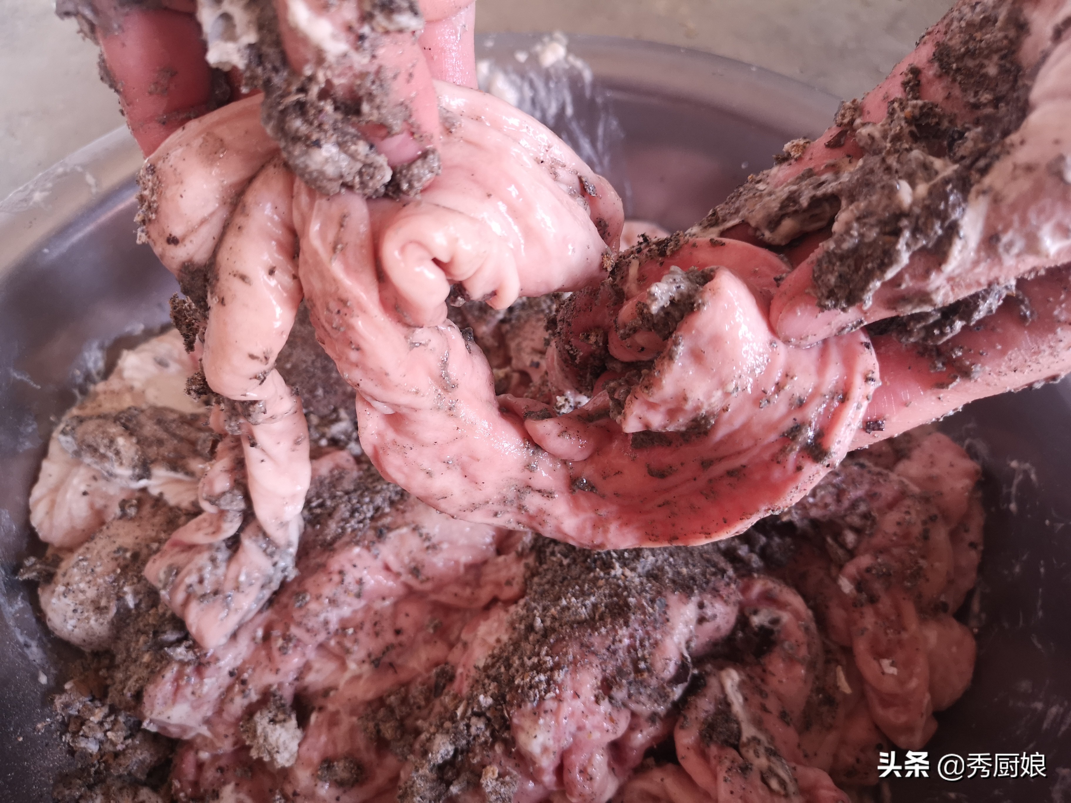 猪大肠用面粉怎么清洗,清洗猪大肠用生粉可以吗