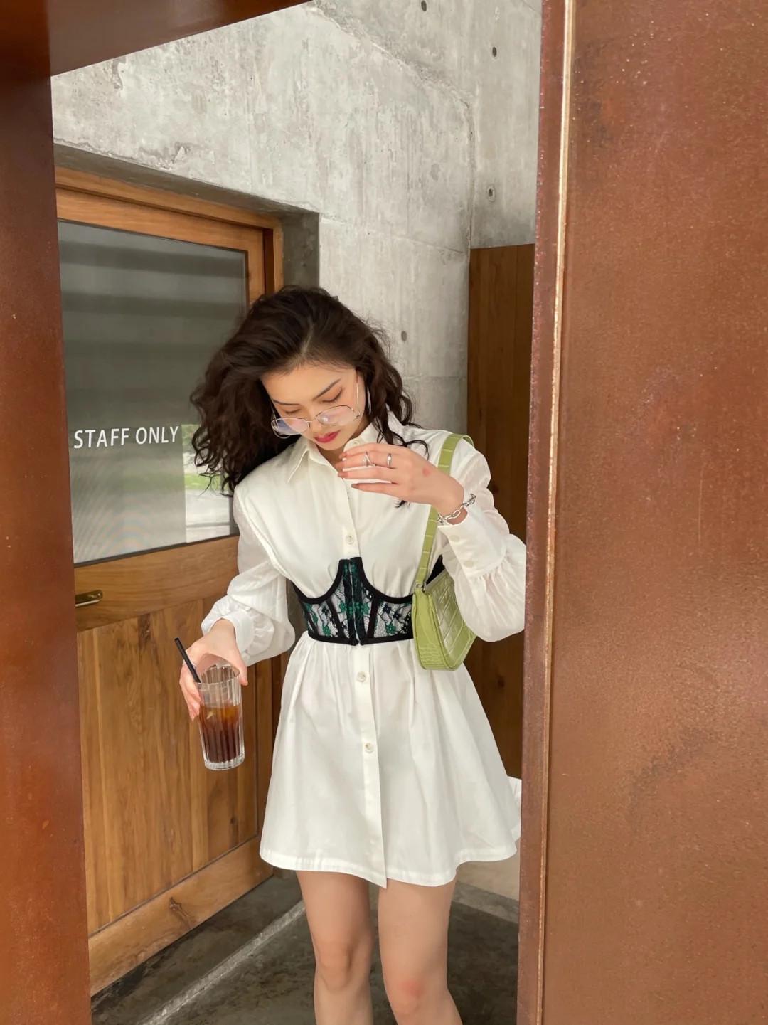 46岁曾黎曼妙身姿,曾黎一字肩鱼尾裙