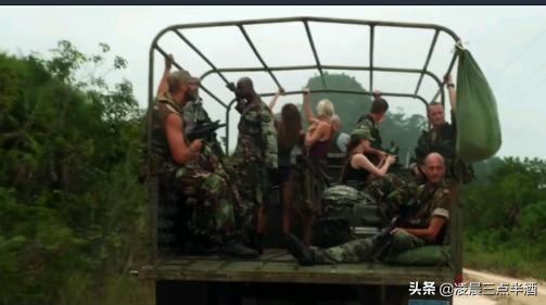 女孩误入原始森林被野人带走,女孩进入森林被原始土著抓住