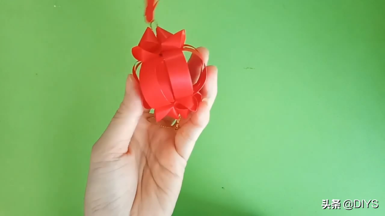 如何放飞折叠灯笼图解教程,彩带怎么制作一个简易灯笼