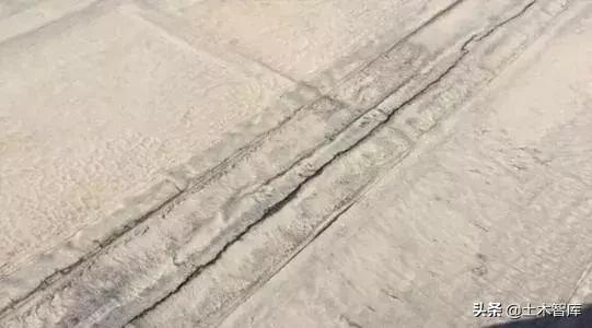 混凝土楼板开裂原因和处理方法,混凝土道路开裂原因及处理方法