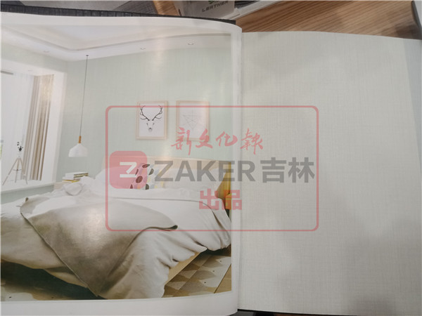 市民:买的绿色壁纸贴上后咋成了灰色