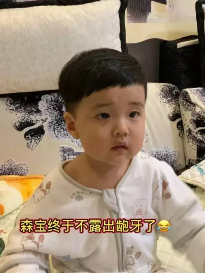 肚子大了,该怎么和家里人解释啊!哈哈哈让你再吃那么多...