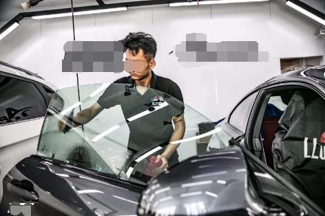 金属膜和隔热膜对比,夏季汽车隔热膜性价比首选