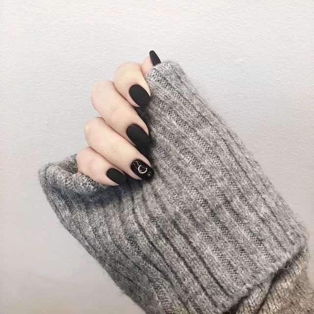 美甲什么颜色显得花哨好看,40款干净不花哨的美甲谁做都好看