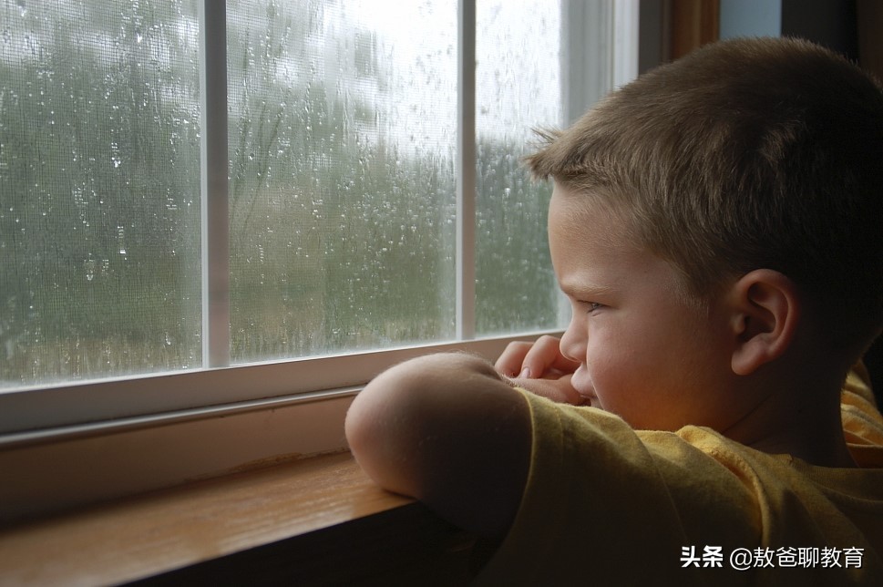 如何防止孩子抑郁情绪,家长如何帮助孩子走出抑郁情绪