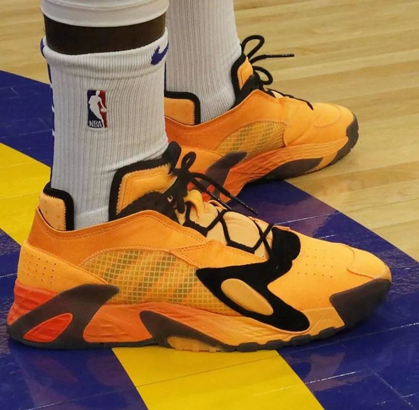 林书豪黄蜂配色战靴,林书豪12年球鞋