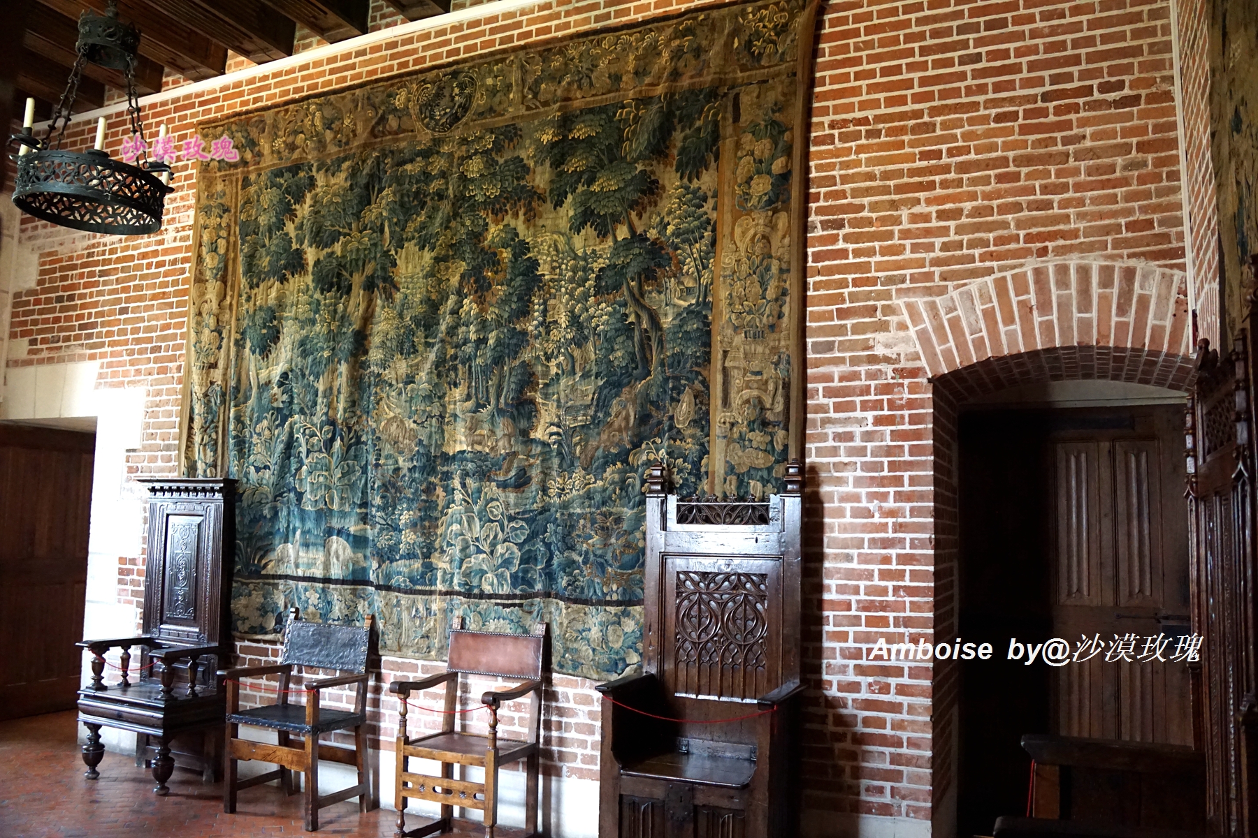 它是法国文艺复兴城堡的代表，一代巨匠达芬奇长眠于此