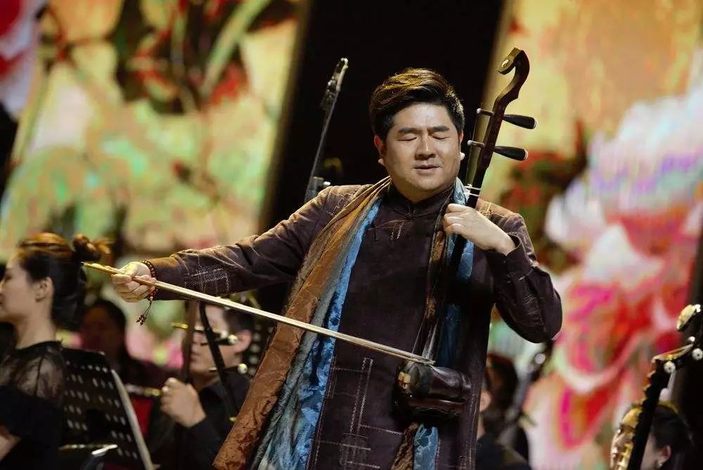 二胡音准的训练方法应该是如何的,二胡空弦音准一按其他音就不好听