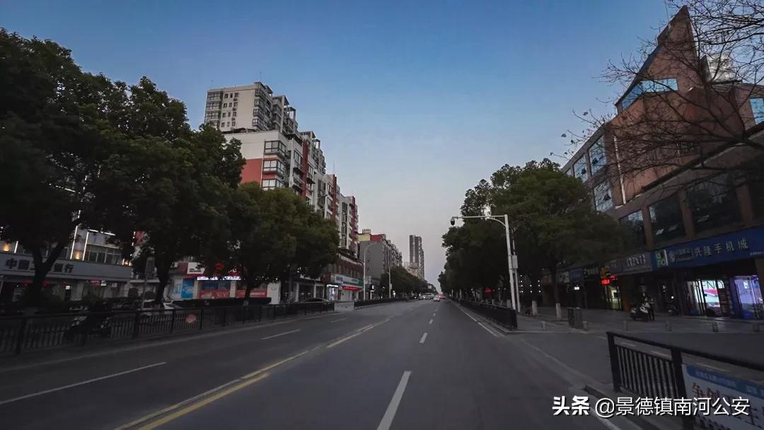 疫情之下纪实摄影,疫情镜头下的生活瞬间