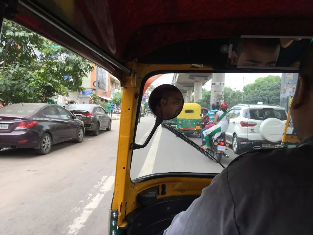 《遇·见》|初到印度-大国机场金碧辉煌小巷摊贩变相营销