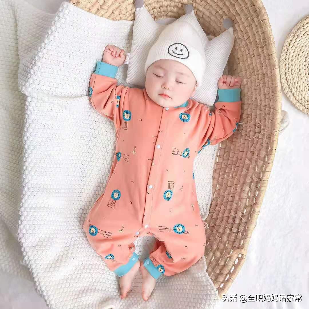 四个月宝宝冬天睡觉穿衣服吗,宝宝冬天穿衣服睡觉要盖被子吗