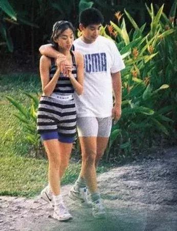 赵文卓梅艳芳扶灵,梅艳芳扶灵赵文卓