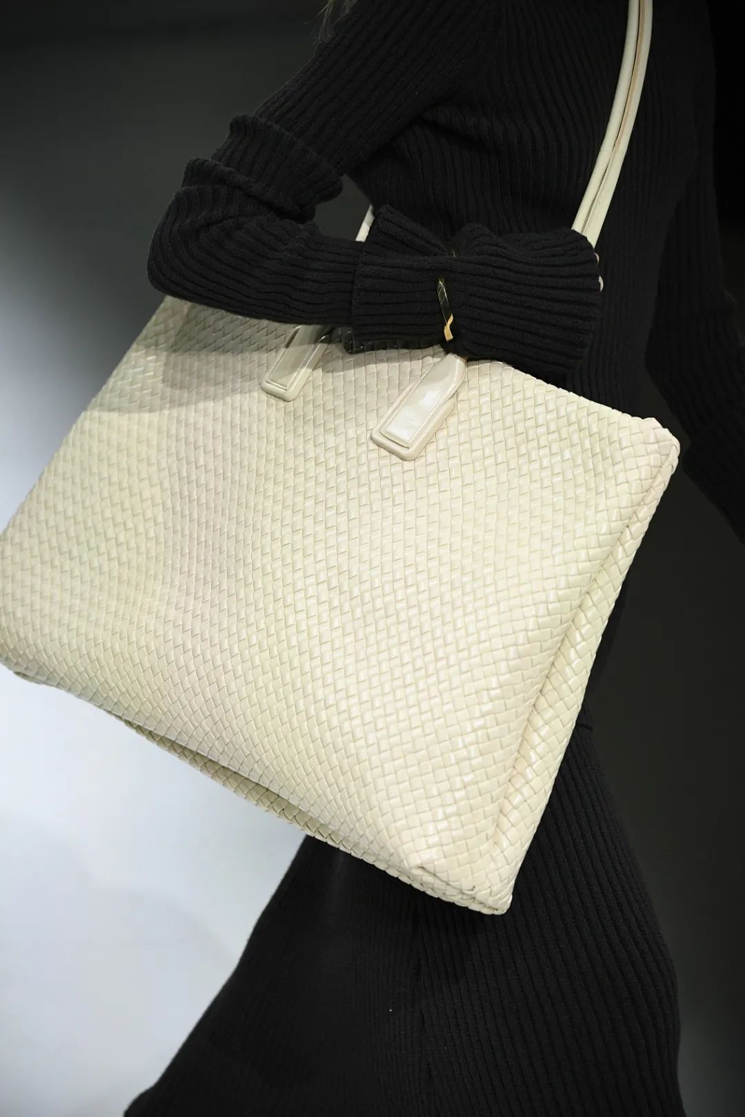 有没有一只，能配得上你野心的tote包？挣钱买包VS买包挣钱