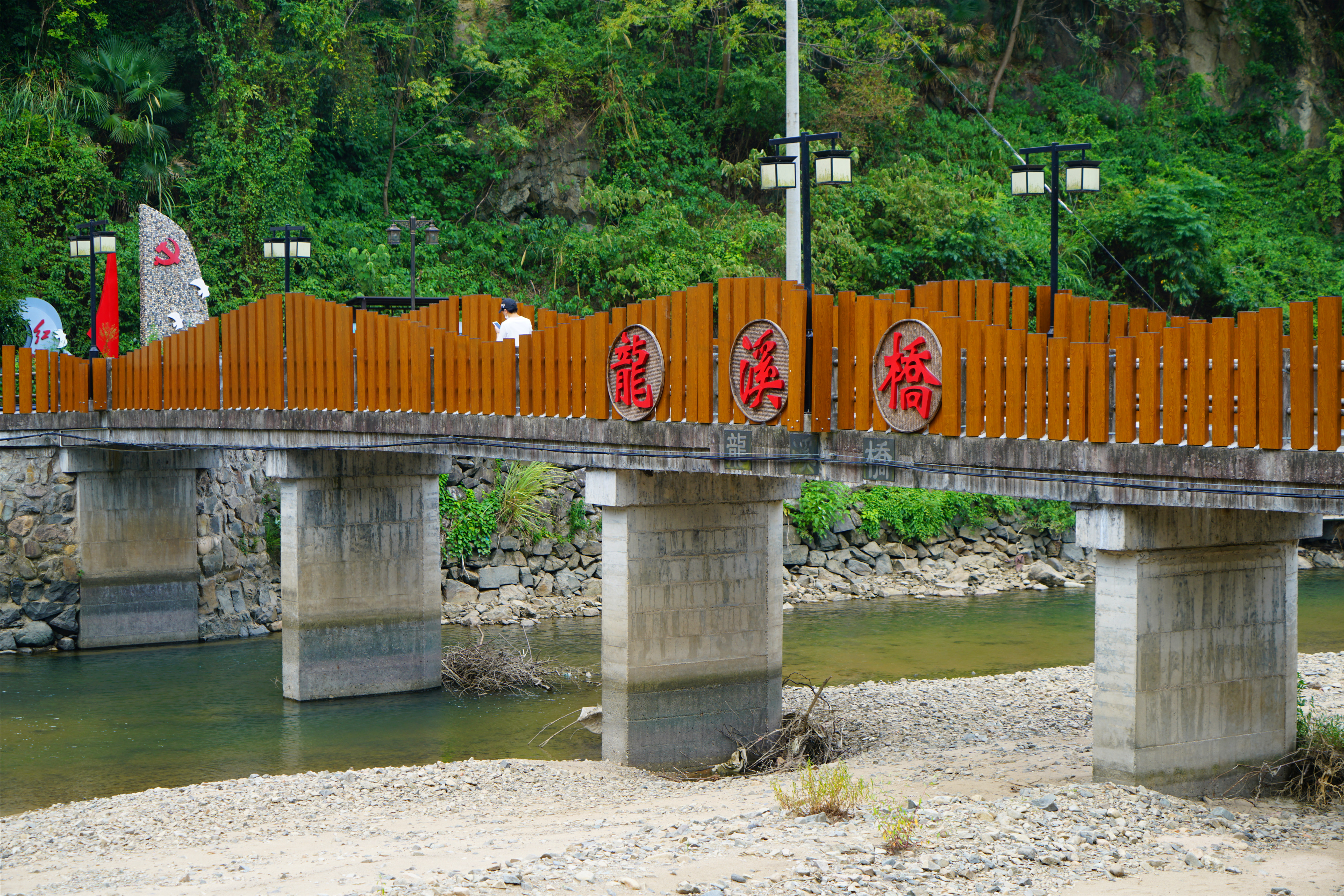 新昌这条溪，近来大火，古时是*私走**食盐秘密通道之一，人称十八渡
