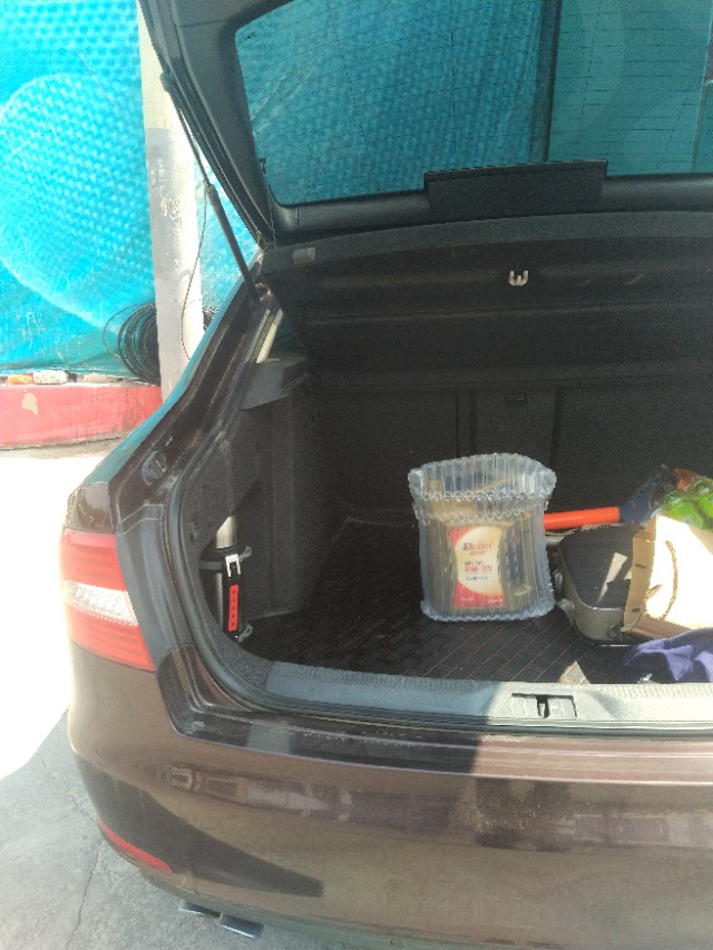 ea888发动机机油加多了怎么回事,汽车发动机机油加多了怎么放出来