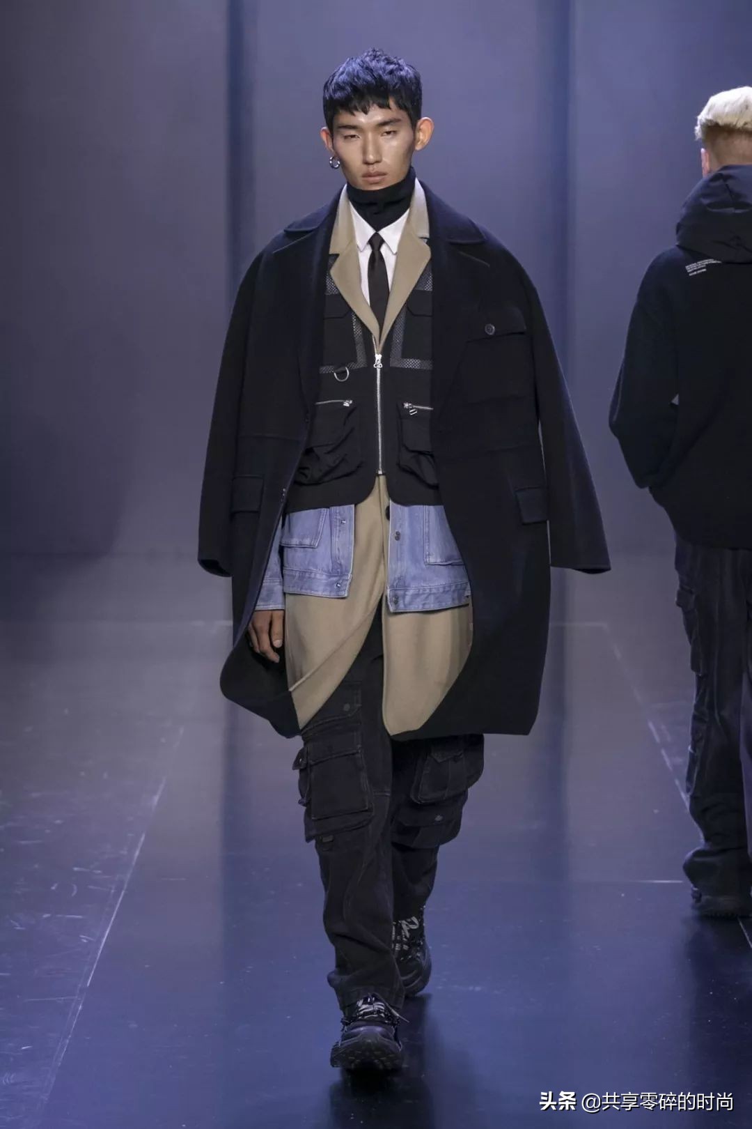 太平鸟女装新年穿搭,2022春夏巴黎时装周互动云秀场